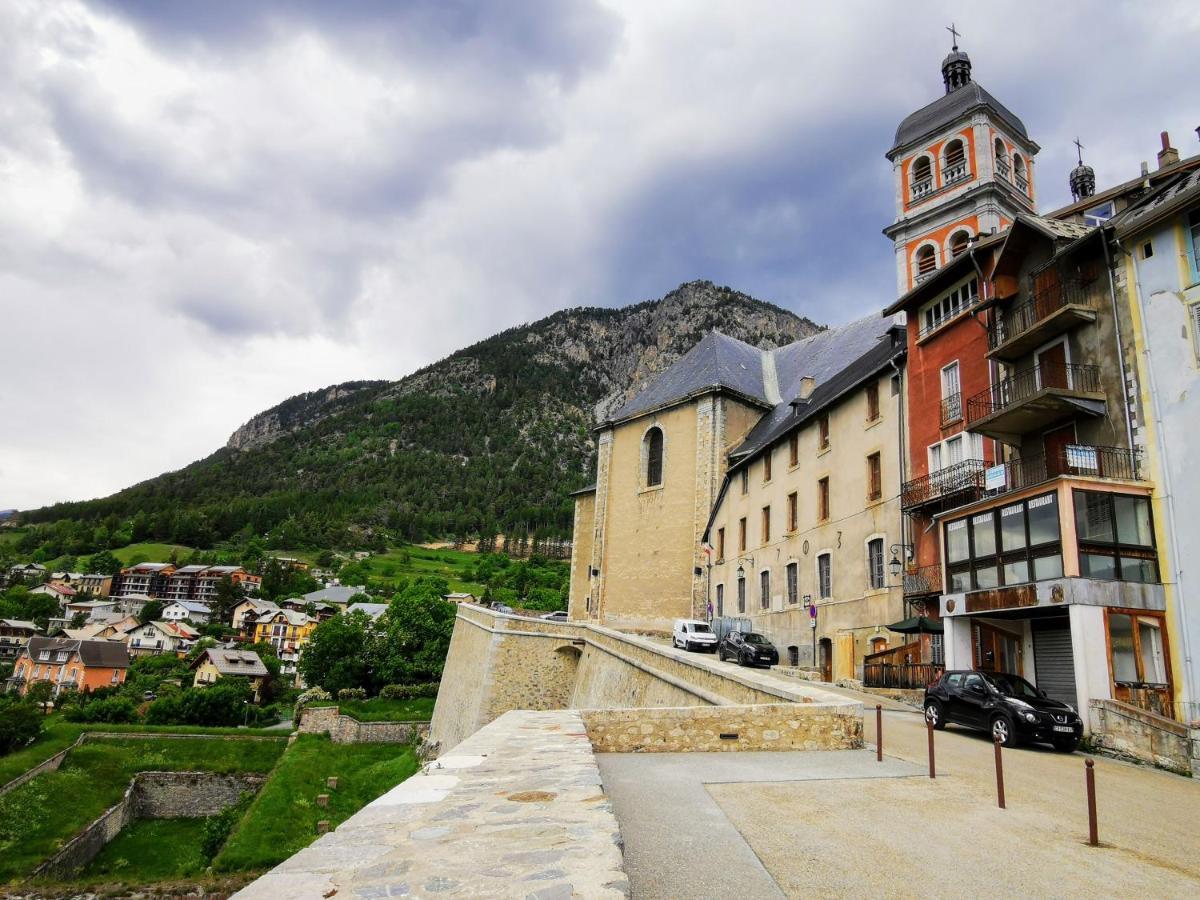 Loft Avec Coin Montagne Appartement Briançon Buitenkant foto